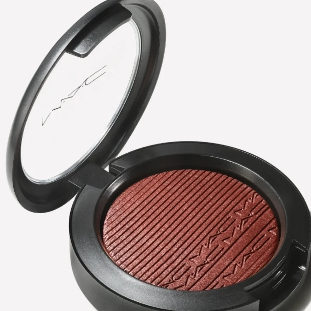 MAC Hard To Get Extra Dimension Blush